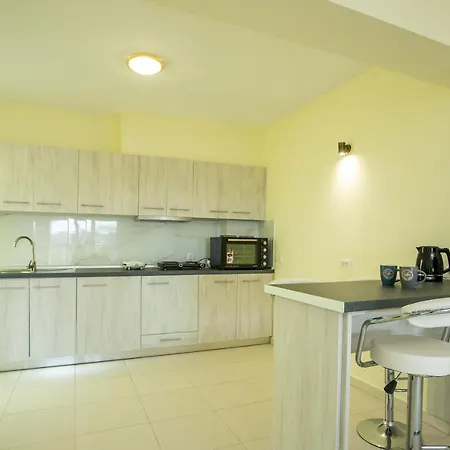 Eden Sunflower - Luxurious With Sea View Apartment